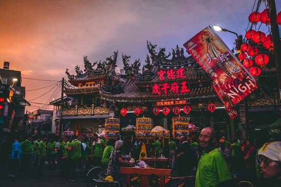 天安門廣場升旗儀式：國旗飄揚，莊嚴肅穆