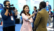 “突出政府主導 健全從業(yè)機制”